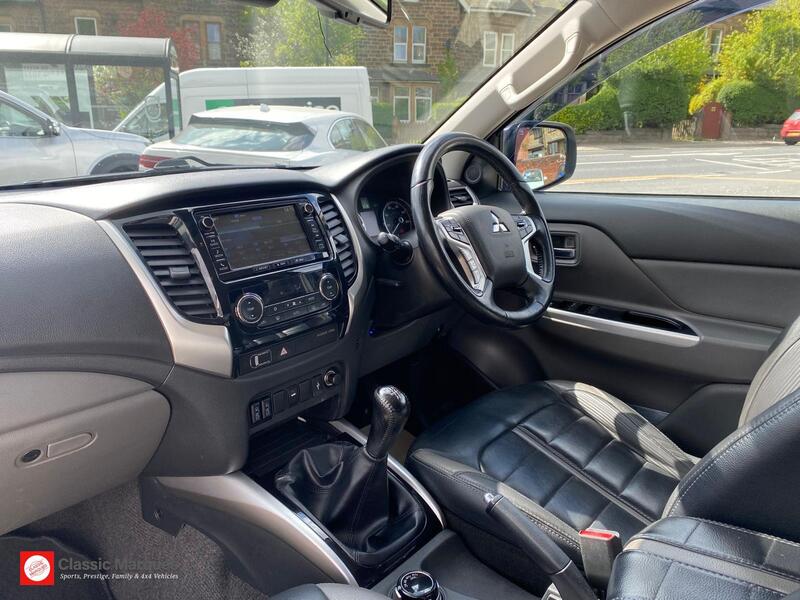 Mitsubishi L200 view 2