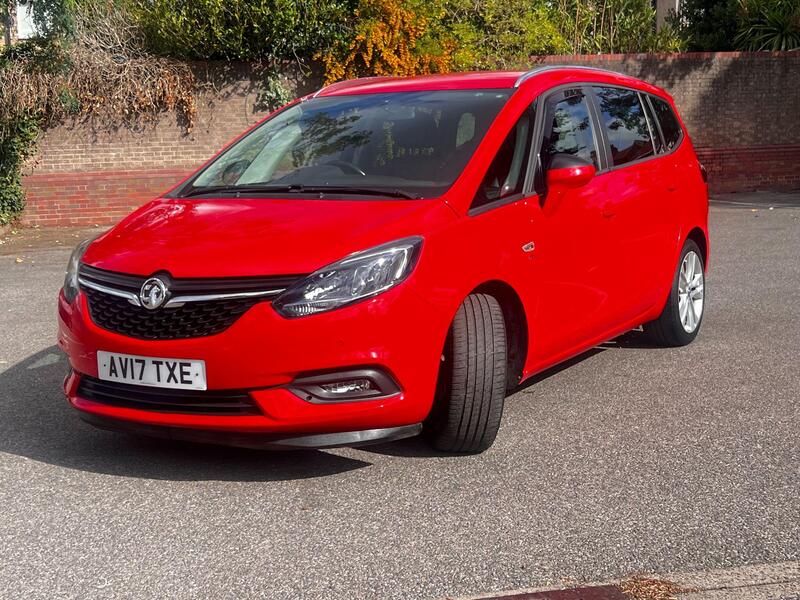 Vauxhall Zafira Tourer view 3