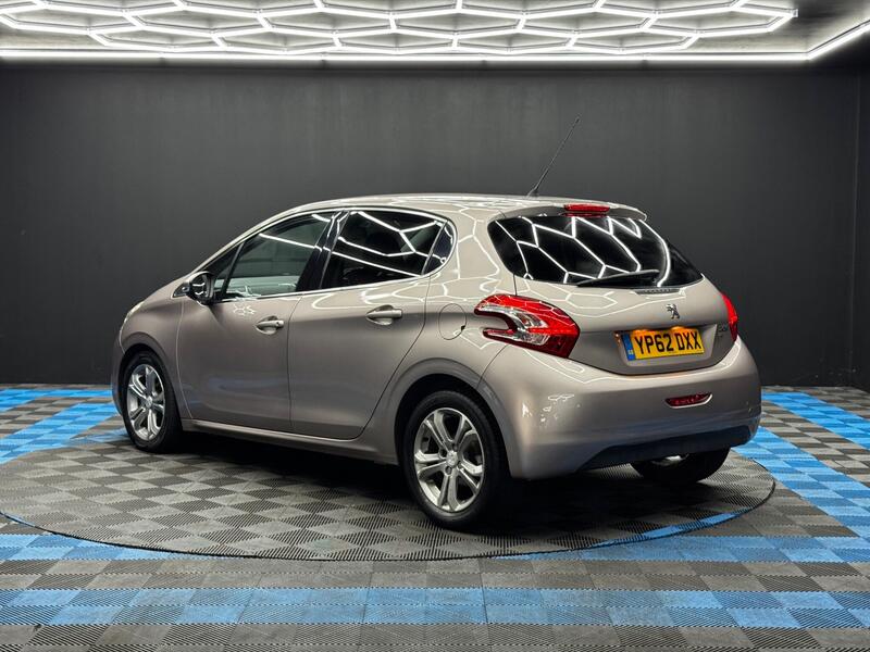 Peugeot 208 view 7