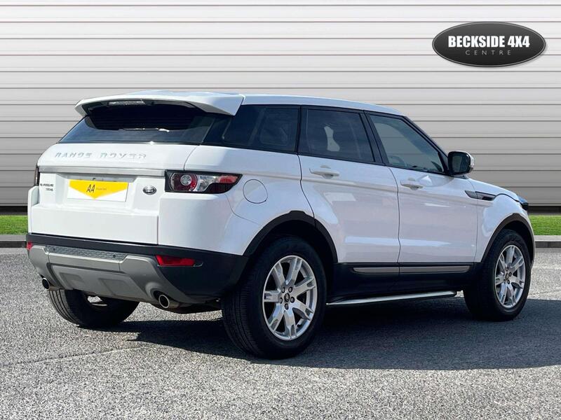 Land Rover Range Rover Evoque view 3