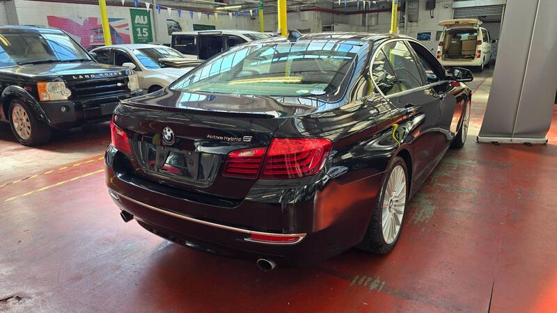 BMW 5 Series view 3