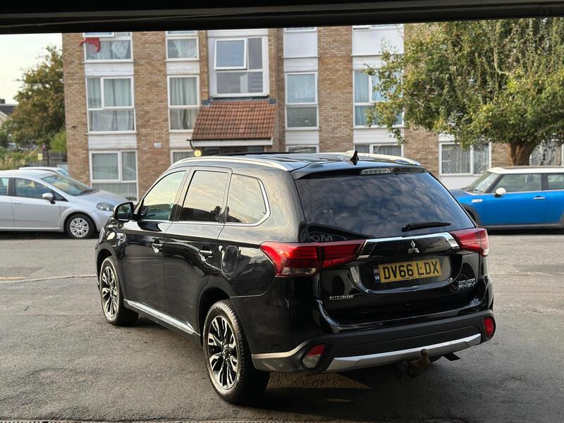 Mitsubishi Outlander view 6