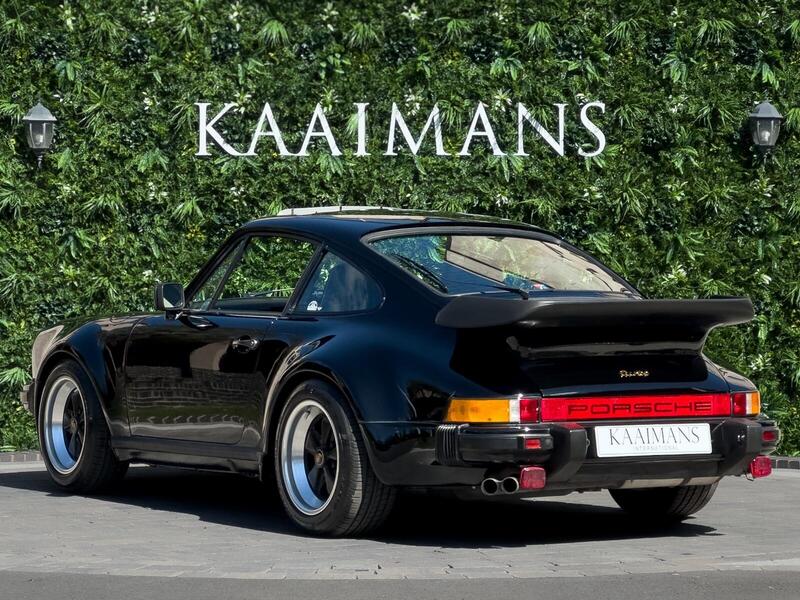Porsche 911 view 6