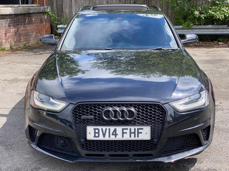 Audi RS4 Avant view 3