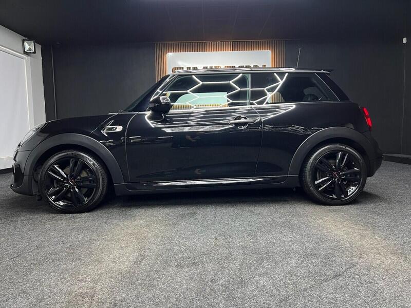 Mini Hatch view 4