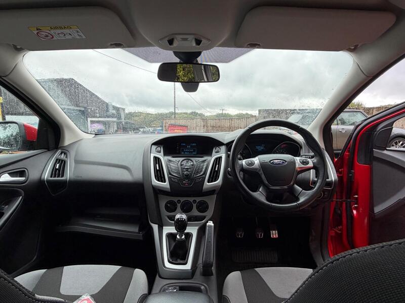 2014 Ford Focus — photo 16