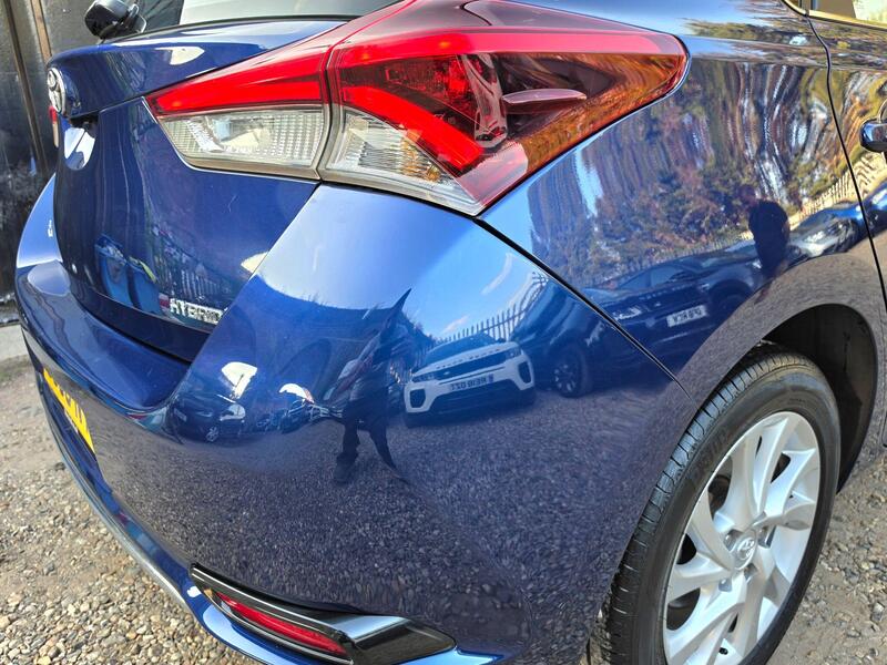 Toyota Auris 1.8 VVT-h Icon Tech CVT Euro 6 (s/s) 5dr thumbnail 11