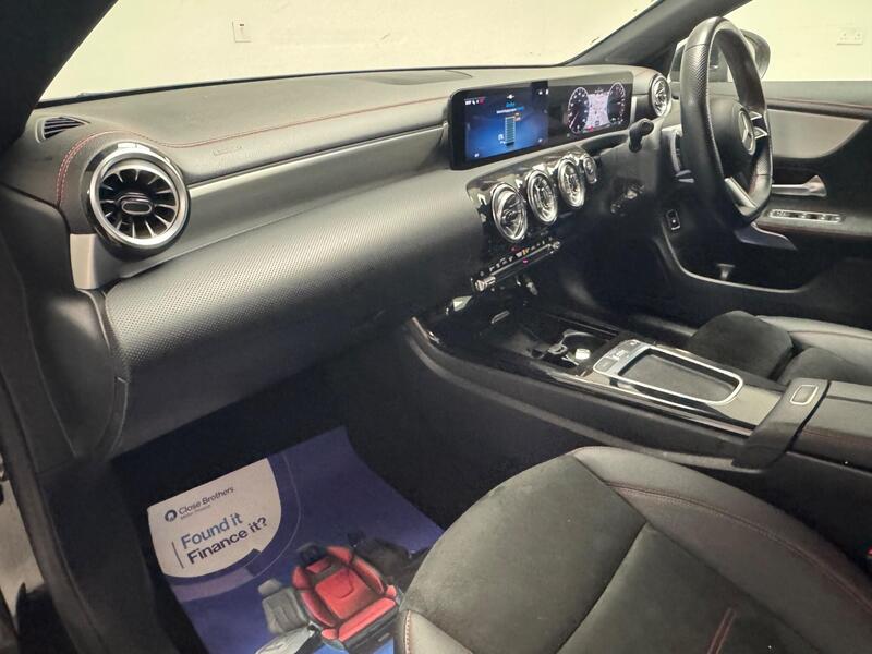 Mercedes-Benz Mercedes-Benz CLA view 7