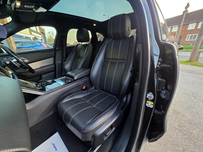 Land Rover Range Rover Velar view 3