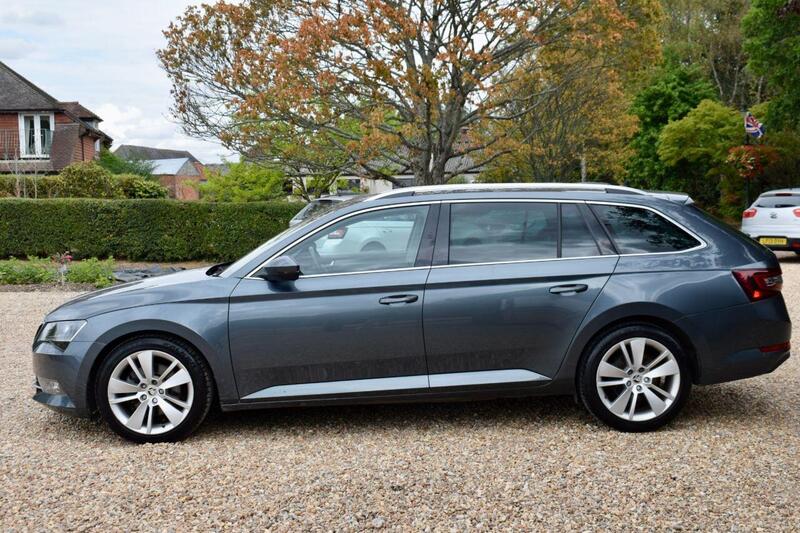 Skoda Superb view 4