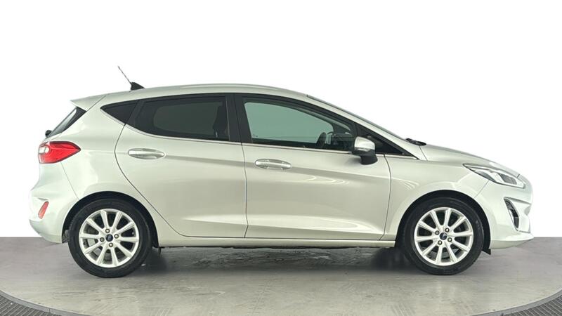 Ford Fiesta view 3