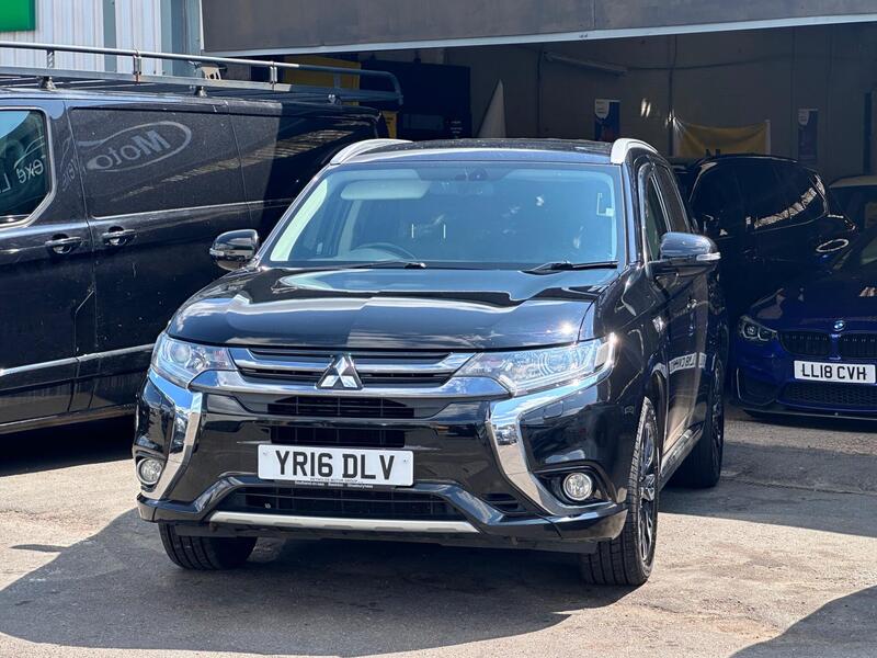Mitsubishi Outlander view 4