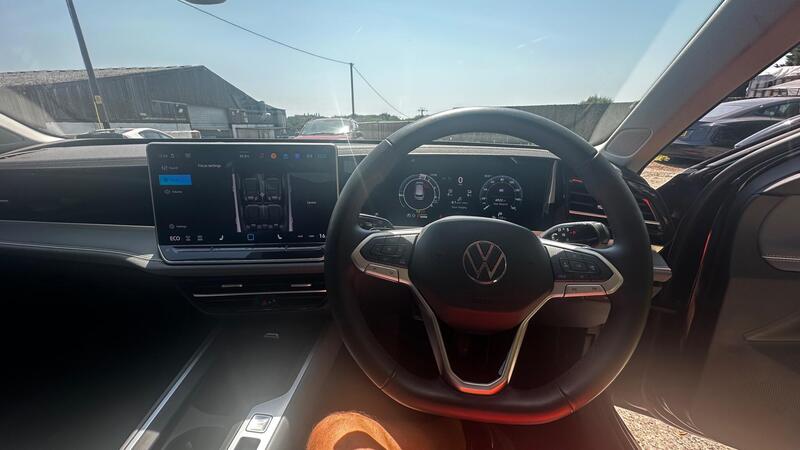2025 Volkswagen Passat — photo 30