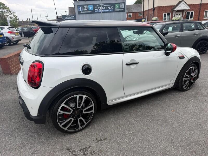 Mini Hatch view 7
