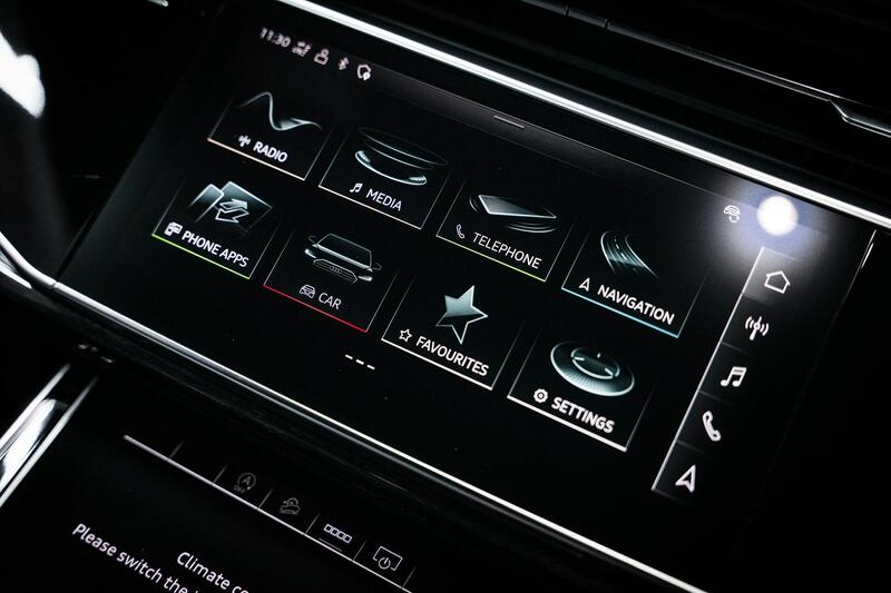 Audi Q8 view 7
