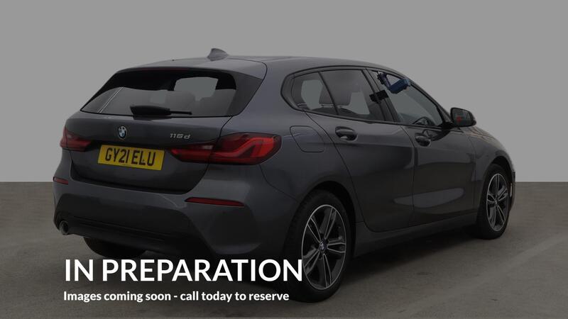 BMW 1 Series view 4