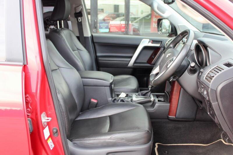 Toyota Land Cruiser view 3
