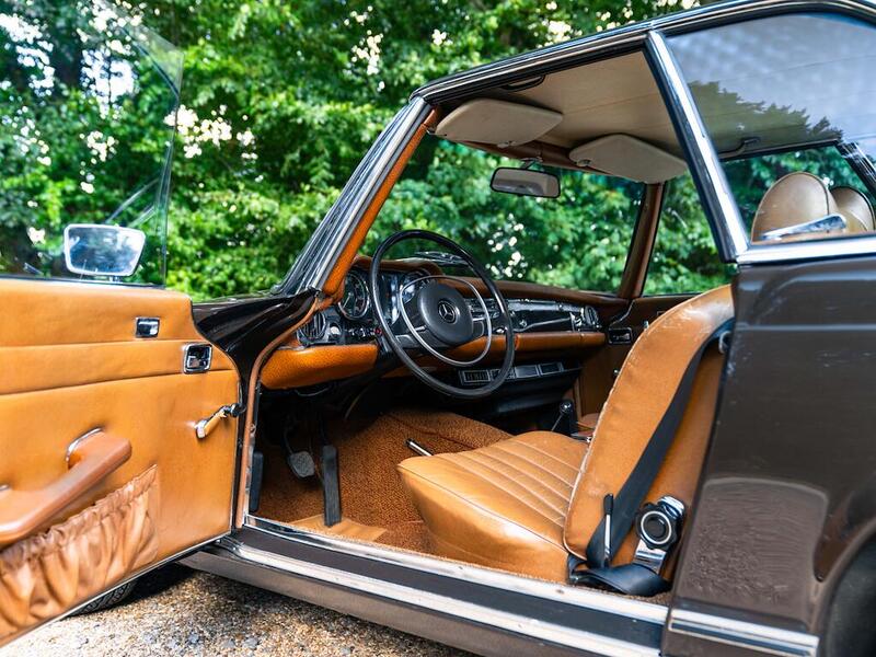 Mercedes-Benz 280 SL view 4