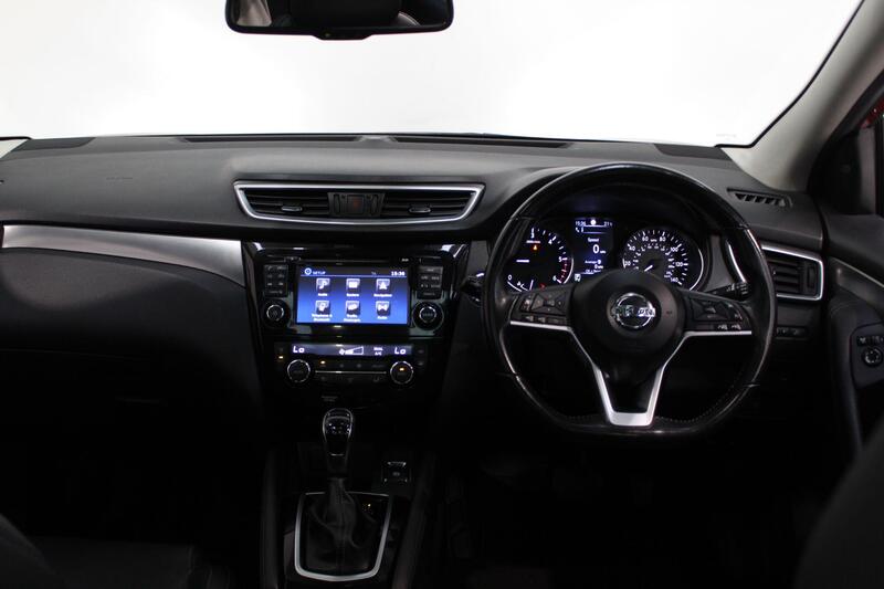 2017 Nissan Qashqai in Red — image 15 of 70