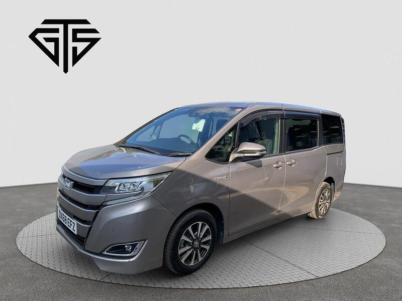 Toyota Noah view 7