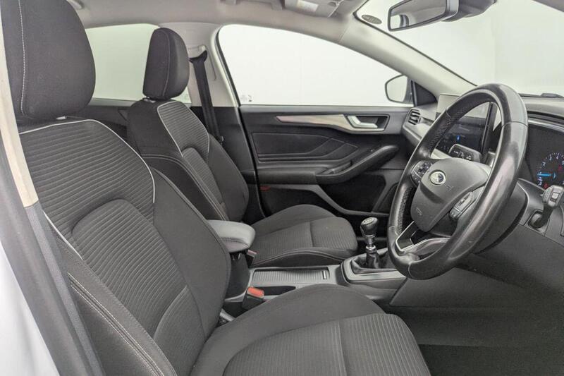 Ford Focus view 3