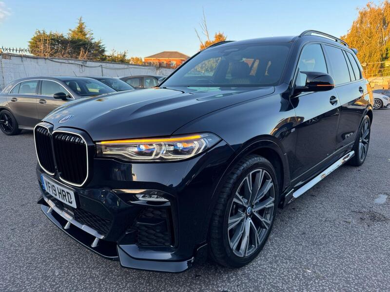 BMW X7 view 4