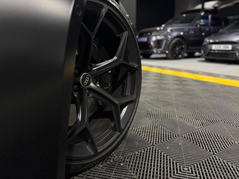 Audi RS6 Avant view 2
