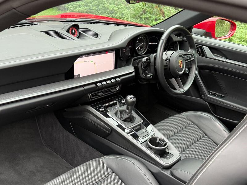 Porsche 911 view 6