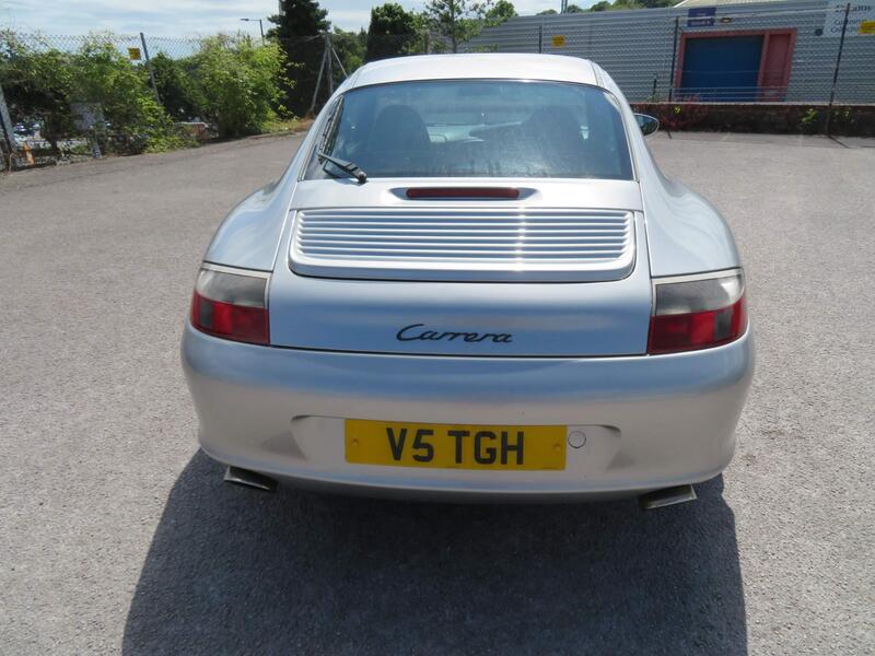 Porsche 911 view 7