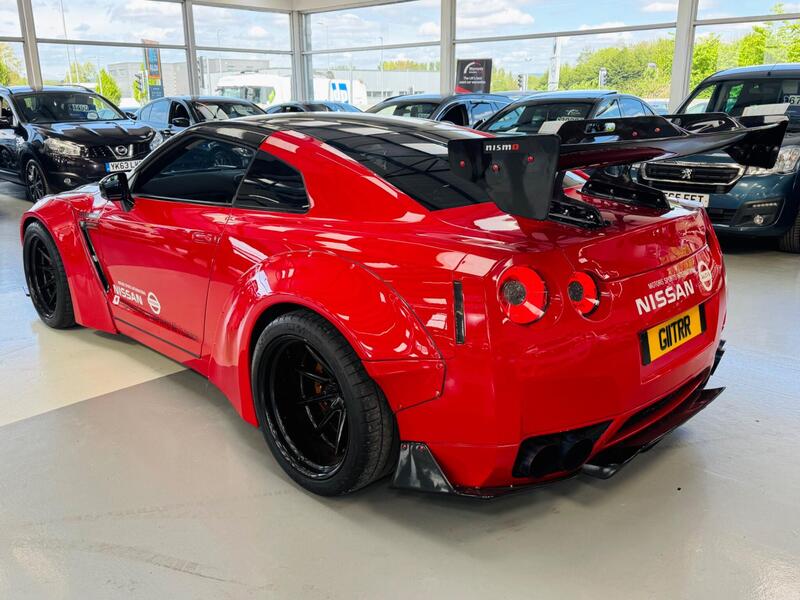 Nissan GT-R