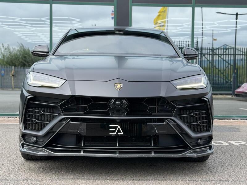 Lamborghini Urus view 5