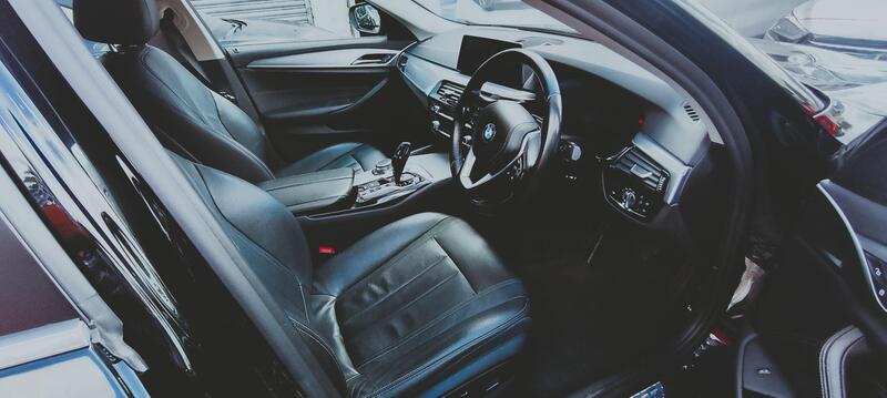 BMW 5 Series view 6