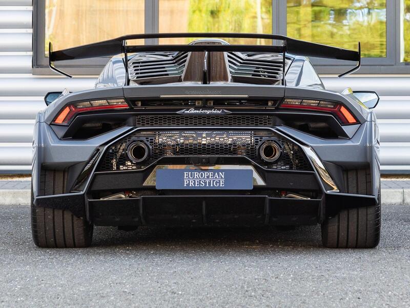 Lamborghini Huracan view 4