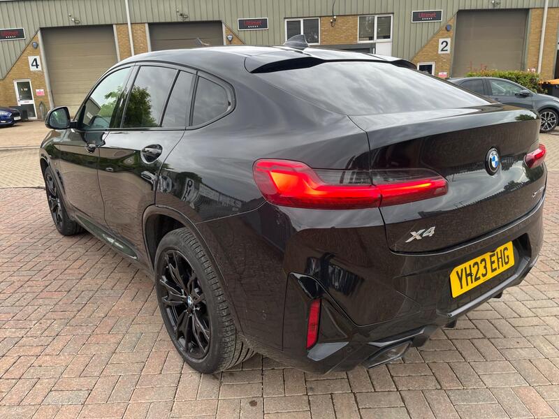 BMW X4 view 4