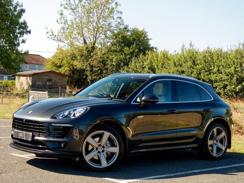 Porsche Macan view 4