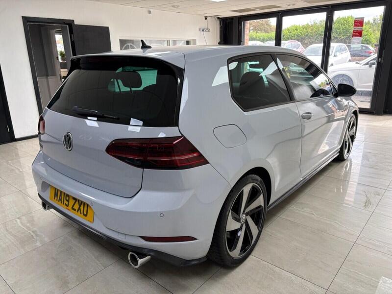 Volkswagen Golf view 3