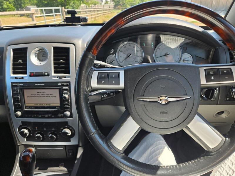Chrysler 300c view 6