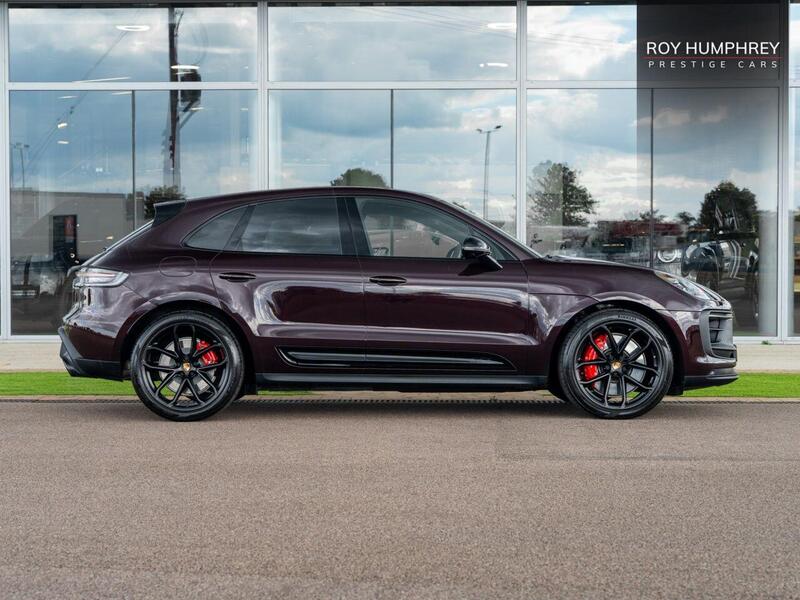 Porsche Macan view 3