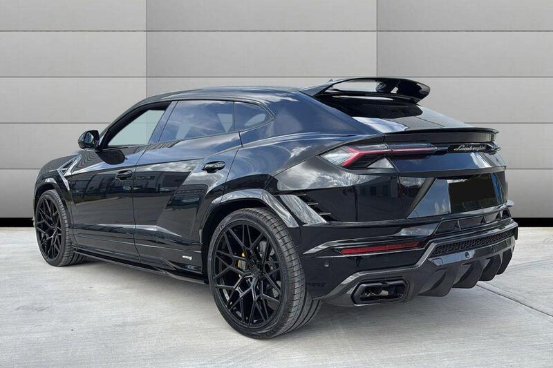 Lamborghini Urus view 4