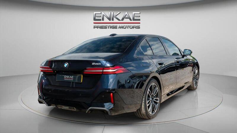 BMW 5 Series view 4