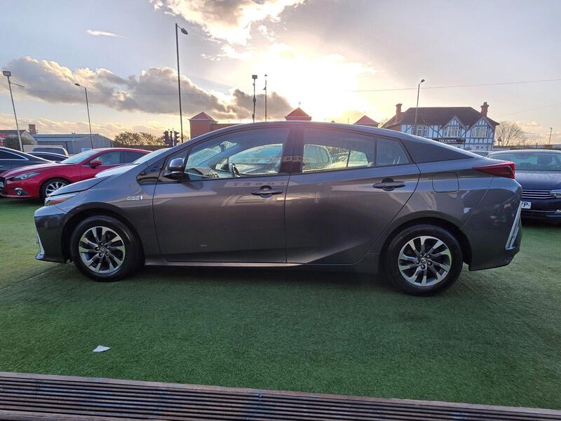 Toyota Prius view 6