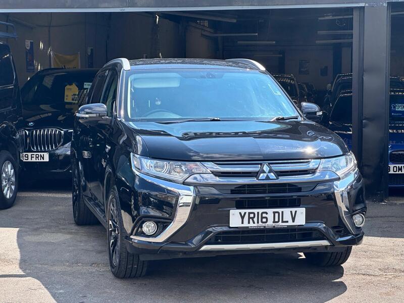 Mitsubishi Outlander view 2
