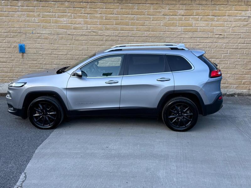 Jeep Cherokee view 2
