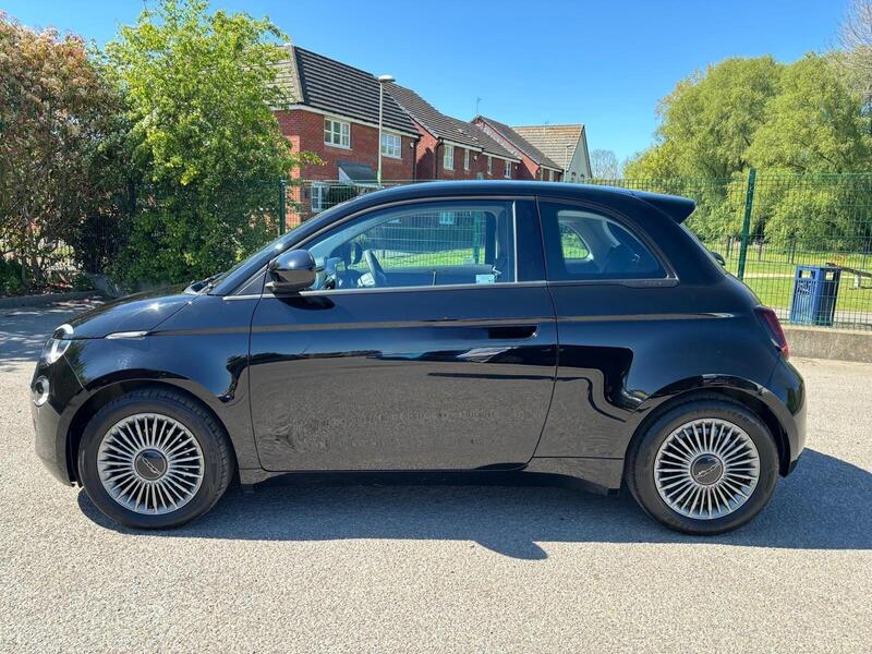 Fiat 500E view 2