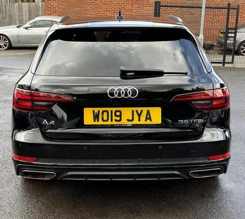 Audi A4 Avant view 4