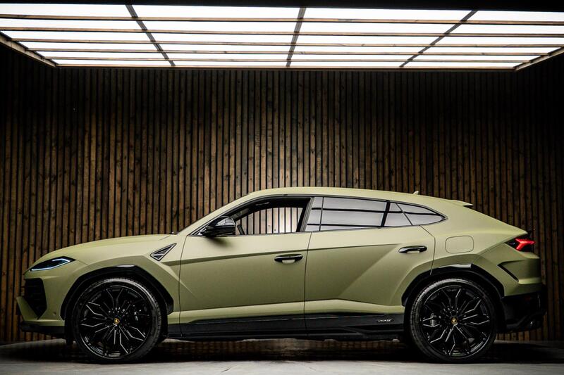 Lamborghini Urus view 7