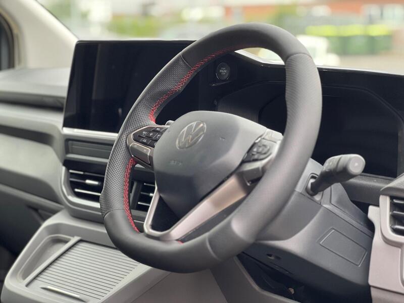 Volkswagen Transporter view 5