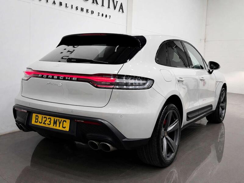 Porsche Macan view 4