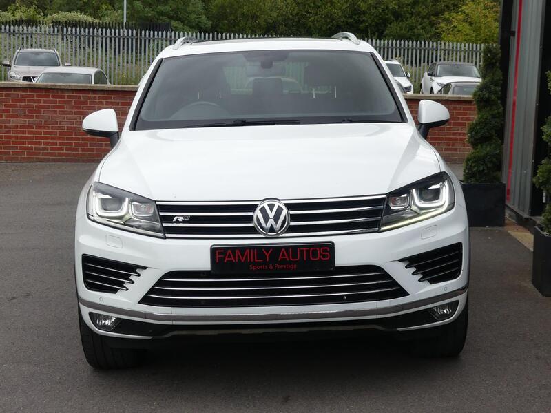 Volkswagen Touareg view 4