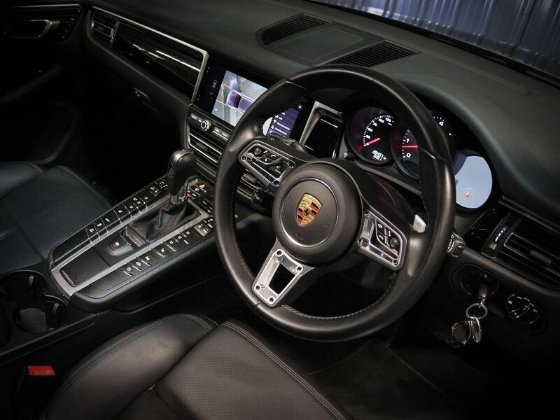 Porsche Macan view 7